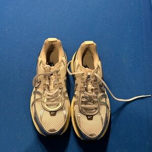 Gently used Nike shoes. Still in great shape and very comfortable.